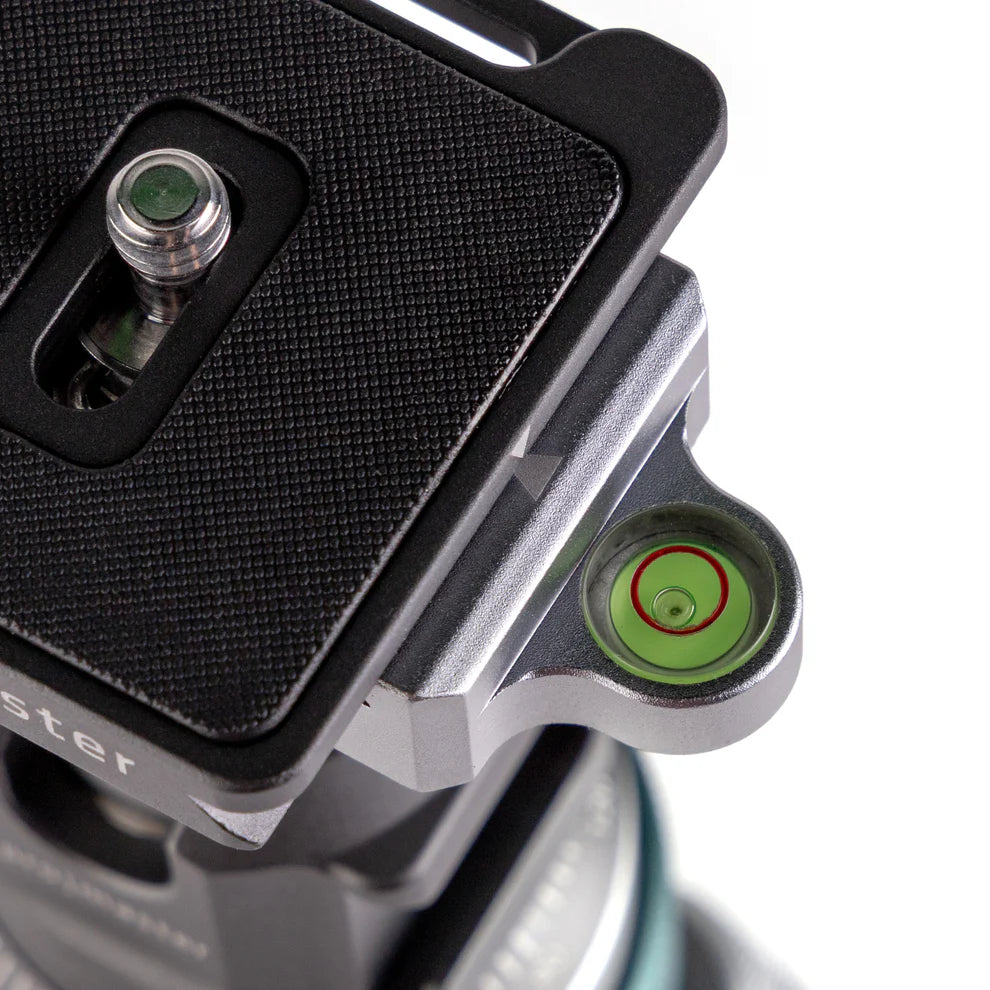 ProMaster iota 422 Ultralightweight Tripod Kit - Carbon Fiber