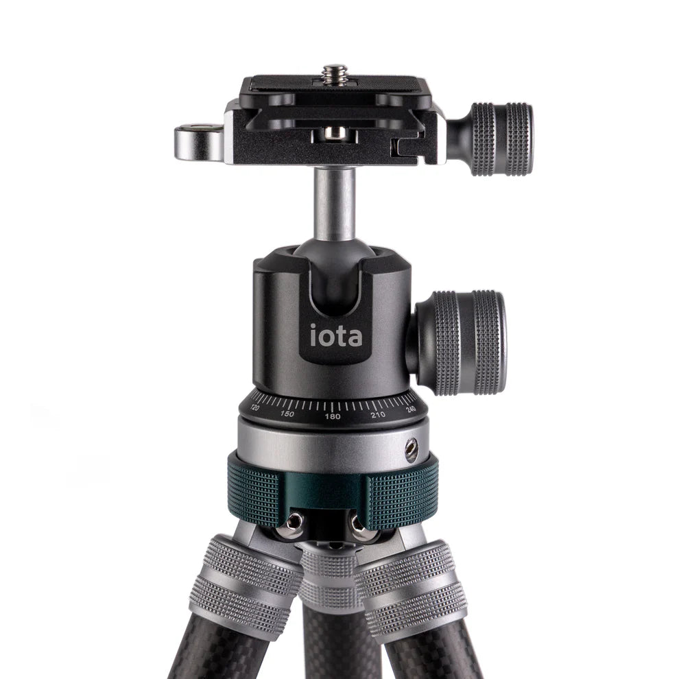 ProMaster iota 422 Ultralightweight Tripod Kit - Carbon Fiber